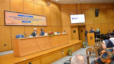 نائب رئيس جامعة أسيوط يشارك في فعاليات الملتقي التعريفي لطلاب المنح الجامعية