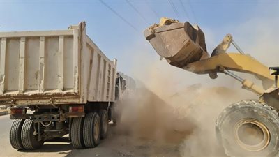 هيئة نظافة القاهرة ترفع مخلفات البناء بالطريق الدائري