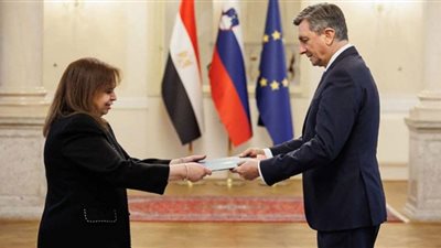السفيرة المصرية الجديدة لدى سلوفينيا تقدم أوراق اعتمادها للرئيس