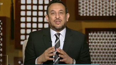 عبدالمعز يكشف عبارة تفتح للعبد أبواب الجنة الثمانية.. فيديو