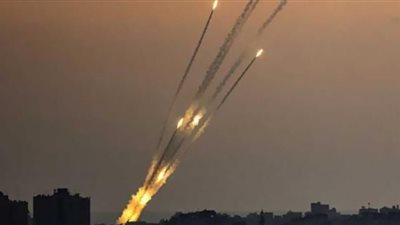 الفصائل الفلسطينية تطلق صواريخ تجاه إسرائيل (شاهد)