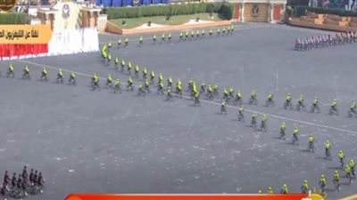 عروض مبهرة لطلاب الشرطة بالدراجات الهوائية أمام السيسي (شاهد)