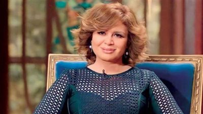 إلهام شاهين تخطف الأنظار بالتنورة المُجسمة والشعر الأحمر عبر إنستجرام