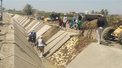 بني سويف تبطين وتأهيل الترع وتركيب مواسير خط الصرف الصحي بالفشن