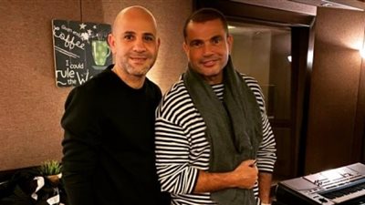 عزيز الشافعي ومحمد يحيى يشاركان عمرو دياب مسرح العلمين