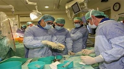 كواليس إجراء أول زراعة رئة من شخص حي (فيديو)