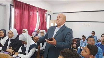 وكيل تعليم دمياط يتابع انتظام الدراسة بمدارس المحافظة