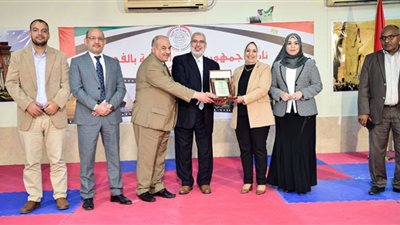 مكتب التمثيل العمالي بأبوظبي يشارك في تهنئة الإمارات بالعيد الوطني.. صور