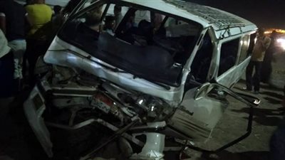 إصابة 12 شخصًا في انقلاب ميكروباص بإيتاي البارود