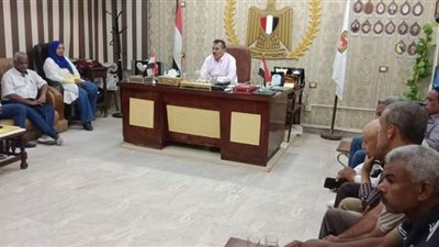 رئيس محلية طهطا يعقد اجتماعا لمناقشة ملفات مخالفات البناء