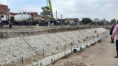 استمرار أعمال النظافة والإنارة العامة ومتابعة مشروعات الري بأبوصوير