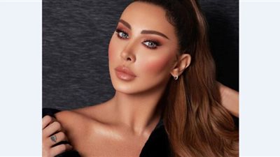 جويل مردينيان تصدم شرطة الموضة بفستانها والأخيرة تعلق