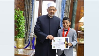 الإمام الأكبر يكرم فريق الأزهر الأول عربيًّا بأسبوع البرمجة في تونس