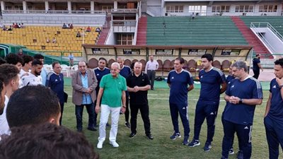 رئيس المقاولون العرب يحفز لاعبي ذئاب الجبل