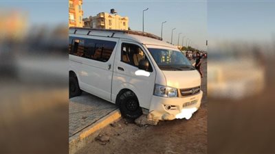 مصرع وإصابة أشخاص 3 في تصادم سيارتين على طريق سفاجا - قنا