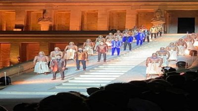 عرض الأزياء في الأقصر دعاية لمصر بالمليارات.. فيديو