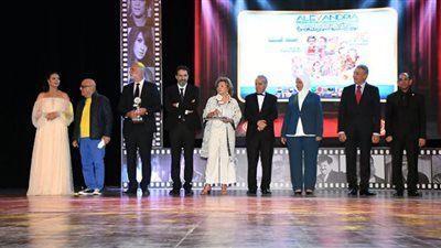 استعراض إنجازات الدورة38 وتوزيع الجوائز في ختام الإسكندرية السينمائي
