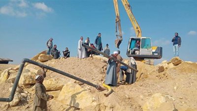 إزالة التعديات وخطوط سرقة مياه الري بترعة قوته في الفيوم