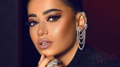 رحمة رياض تشعل حفل كأس العالم بالأحمر اللامع