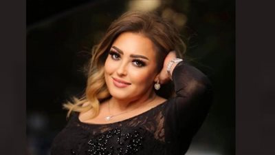 نهال عنبر تهوس محبيها بالشيفون الشفاف والمكياج الترابي