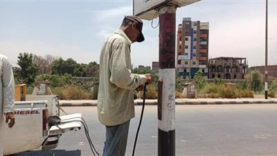 مدينة دشنا تواصل غلق الأعمدة المكشوفة حفاظاً على سلامة المواطنين