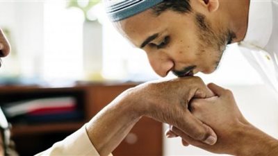 7 طرق لبر الوالدين في الإسلام