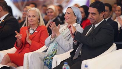 وزيرة البيئة تشارك فى فعاليات نموذج محاكاة طلاب جامعة القاهرة لمؤتمر المناخ COP27
