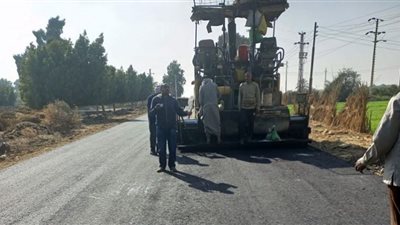 تحسين شبكة الطرق في سمالوط بالمنيا