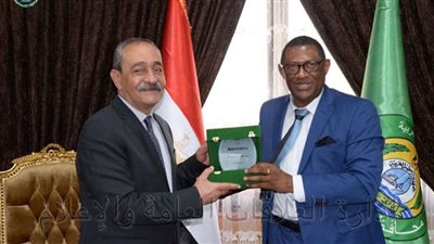 استعرض بشارة الفرص الاستثمارية بالإسماعيلية مع السفير السرايليونى