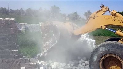 إزالة 38 حالة تعدي على مجاري مائية وأملاك دولة بأسيوط