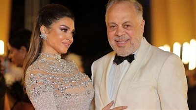 روجينا تتألق مع أشرف زكي في مهرجان الشارقة بـ«الدانتيل الشفاف»