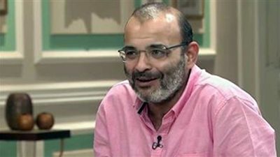 أيمن بهجت قمر يحيي الذكرى الأولى لرحيل دلال عبدالعزيز (صورة)