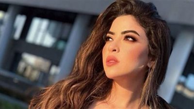 ميرنا جمال تستعرض رشاقتها بالأسود والجلد(صور)