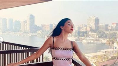 سلمى أبو ضيف تبرز جمالها بالبينك(صور)