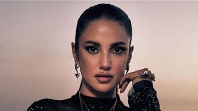 درة زروق تهوس محبيها بالأسود اللامع(شاهد)