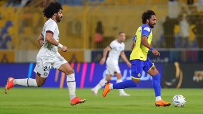 النصر السعودي يتقدم على العدالة في الشوط الأول