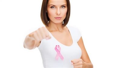 تحذير للنساء.. 4 علامات مُبكرة تكشف إصابتِك بسرطان الثدي