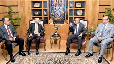 الملحق الثقافي الأردني يبحث سبل التعاون مع جامعة المنصورة