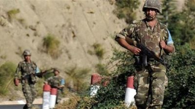 القضاء على 3 إرهابيين وضبط 5 آخرين خلال عمليات عسكرية بالجزائر