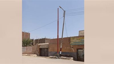 تغيير 150 عمود كهرباء في شوارع مدينة دشنا بقنا