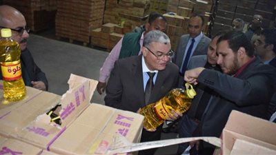 ضبط مخزن سلع غذائية بهدف الاحتكار في المنيا
