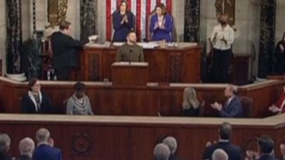 خطاب حماسي وتصفيق حار للرئيس الأوكراني أمام الكونجرس الأمريكي (شاهد)