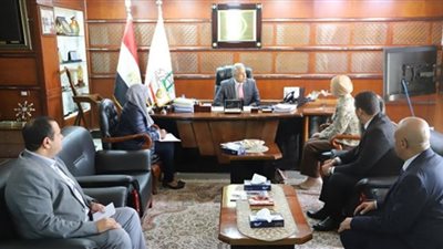 وزير القوى العاملة يناقش أوضاع العمال المصريين بالكويت