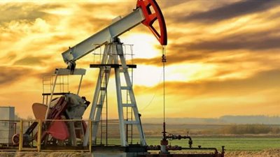 النفط يغير مسارة نحو الصعود.. وبرنت بـ94.93 دولار للبرميل