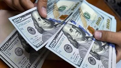 تباين أسعار الدولار في البنوك اليوم