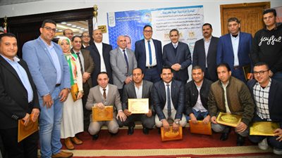 محافظ الغربية يجتمع بمسئولي شركة مياه الشرب