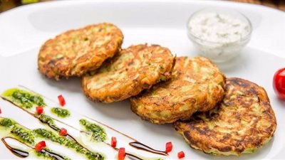 طريقة تحضير أقراص الكوسا المقلية بالبقسماط