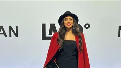 ميس حمدان تستعرض جمالها بالأسود والأوف شولدر(صور)