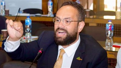 عضوا المجلس الأعلى للمهندسين يفجران قضية إهدار مال عام