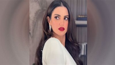 درة زروق تمزج الأناقة بالجمال(فيديو)